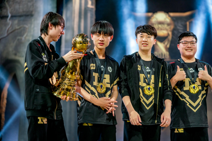LoL : Mlxg quitte Royal Never Give Up et prend sa retraite - LPL